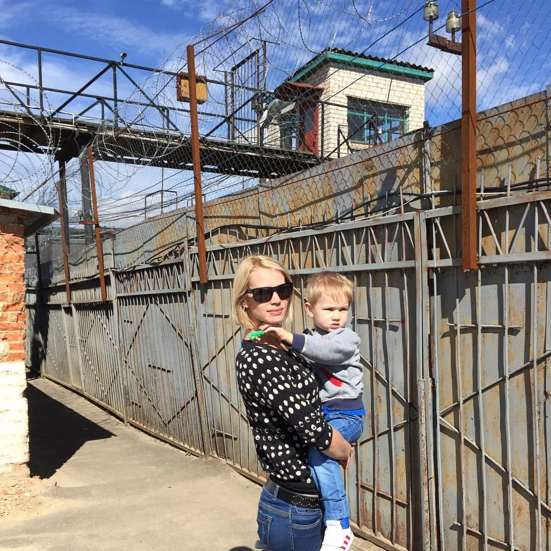 Степана Навального привезли на долгосрочное свидание. Увидев решетки, клетки и…