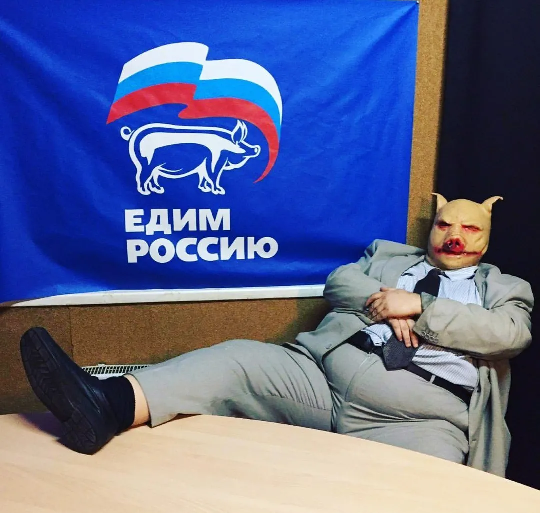 The image is old, but it perfectly captures what’s happening in Moscow right now…