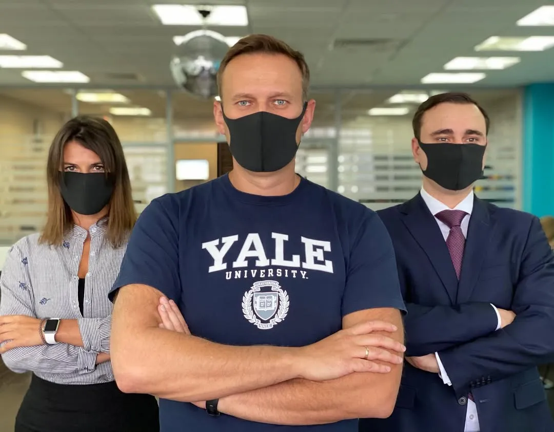 BREAKING: В офисе ФБК снова люди в масках!