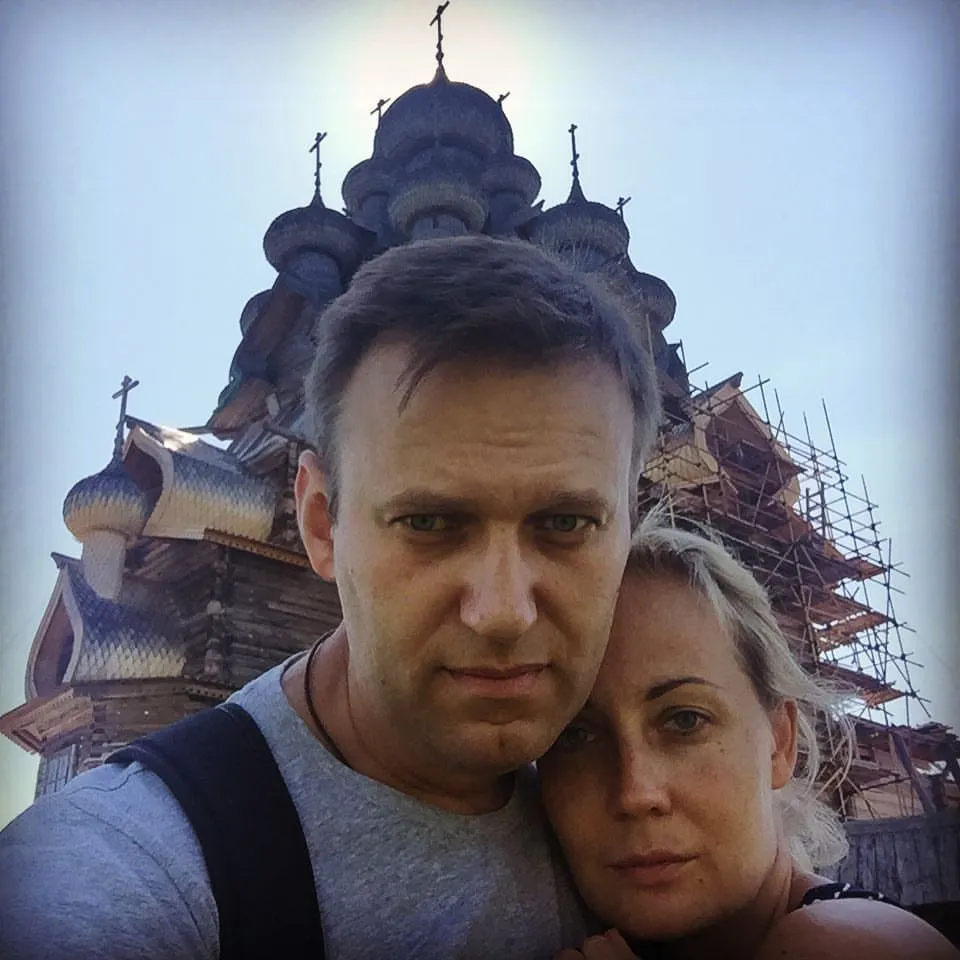 Нельзя просто так взять, приплыть на Кижи и не сделать такой фотографии.