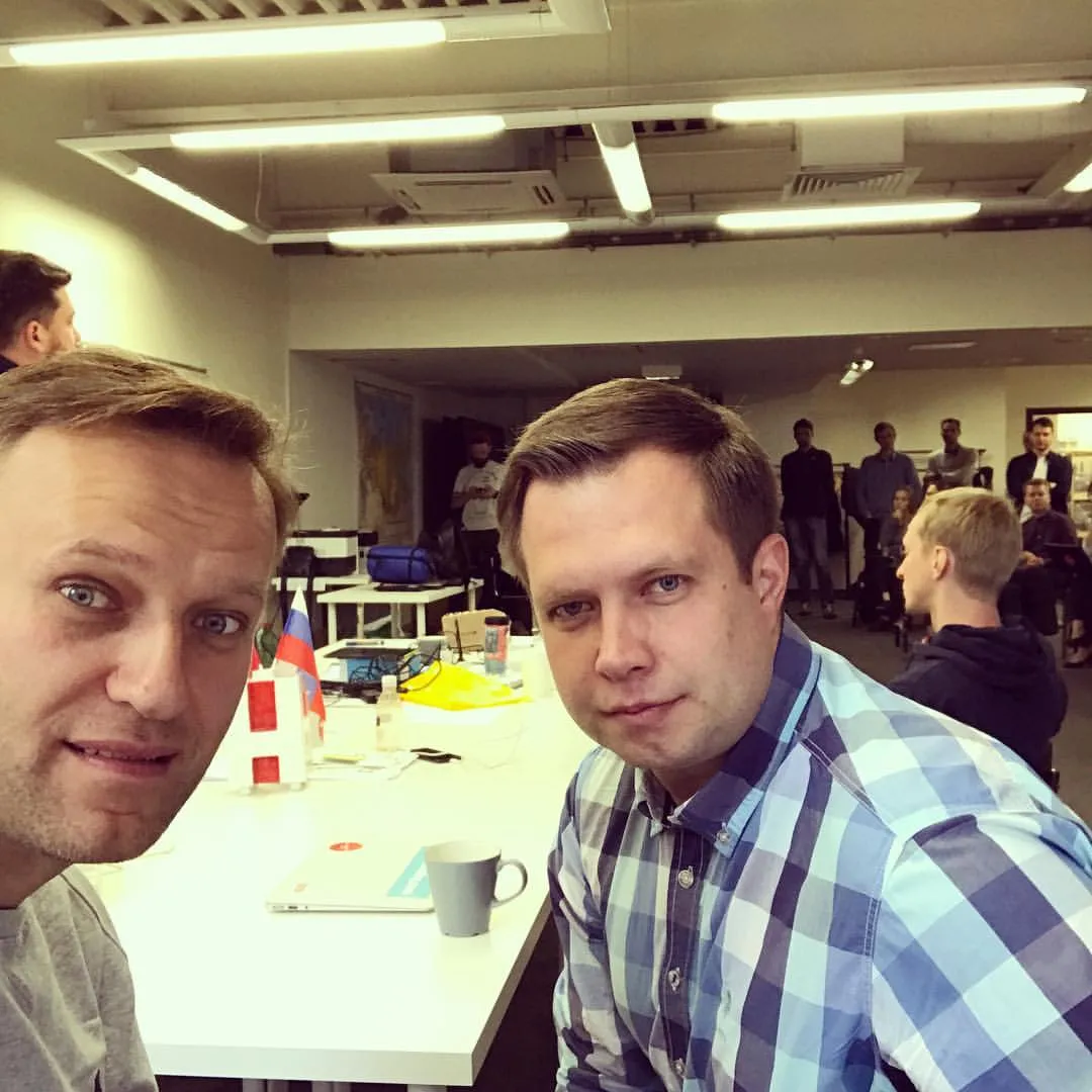 Вот он, наш герой. Коля Ляскин, координатор московского штаба, в пятницу…