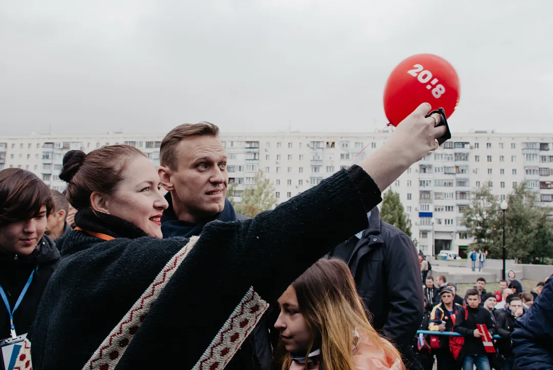 Кто бы изобрёл такое приложение: селфи - шёлк и десять рублей падает в фонд…