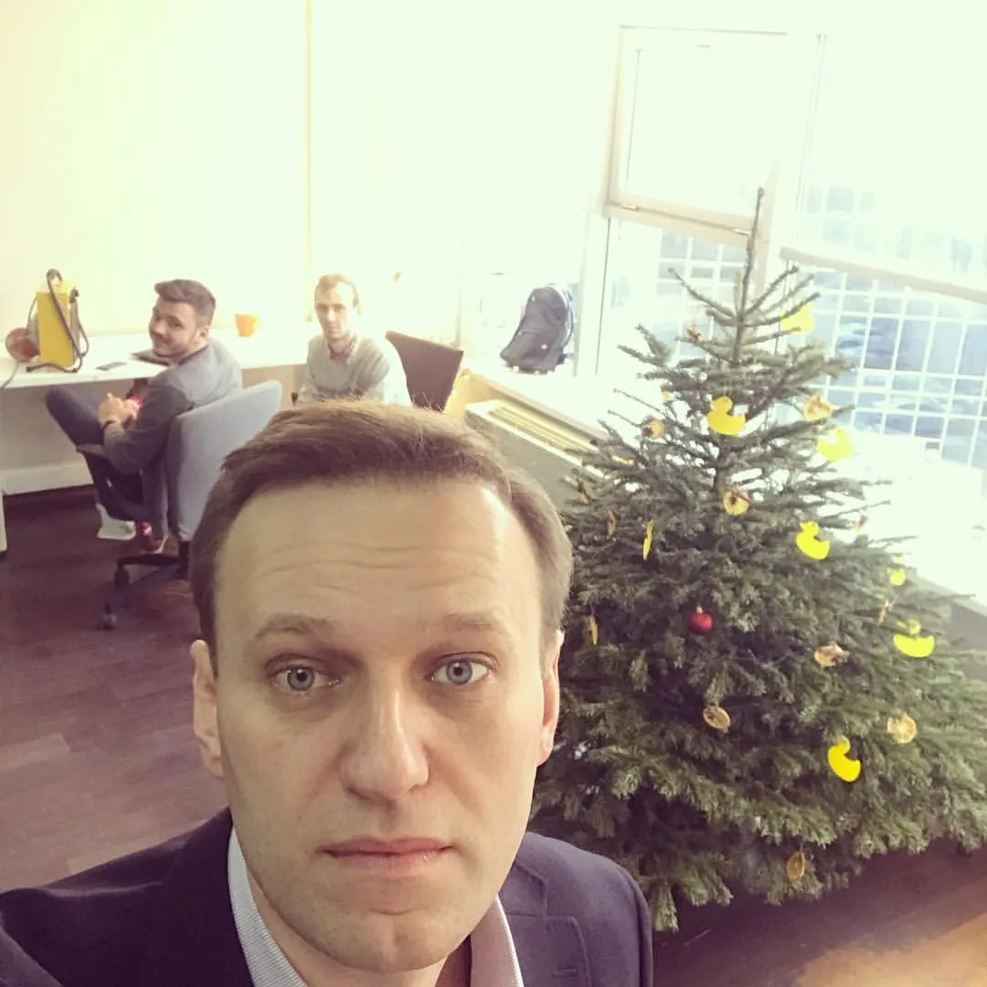 На фото три единственных человека в стране, кто размышляете логически. Ведь…