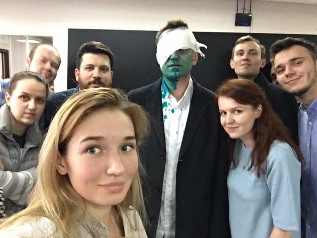 Не беспокойтесь, мне не попал снаряд в голову. Архивное фото. Ровно год назад…