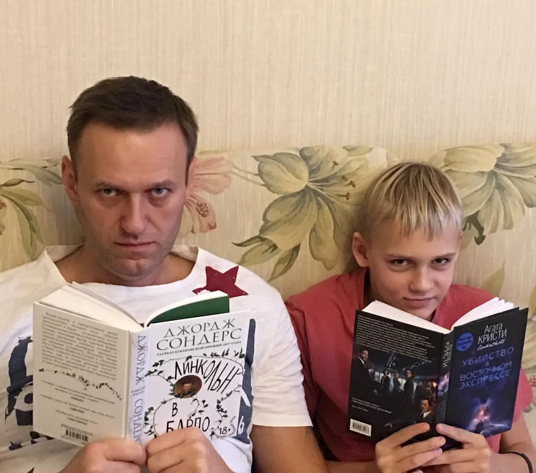 По субботам у нас с Заходером час совместного чтения.