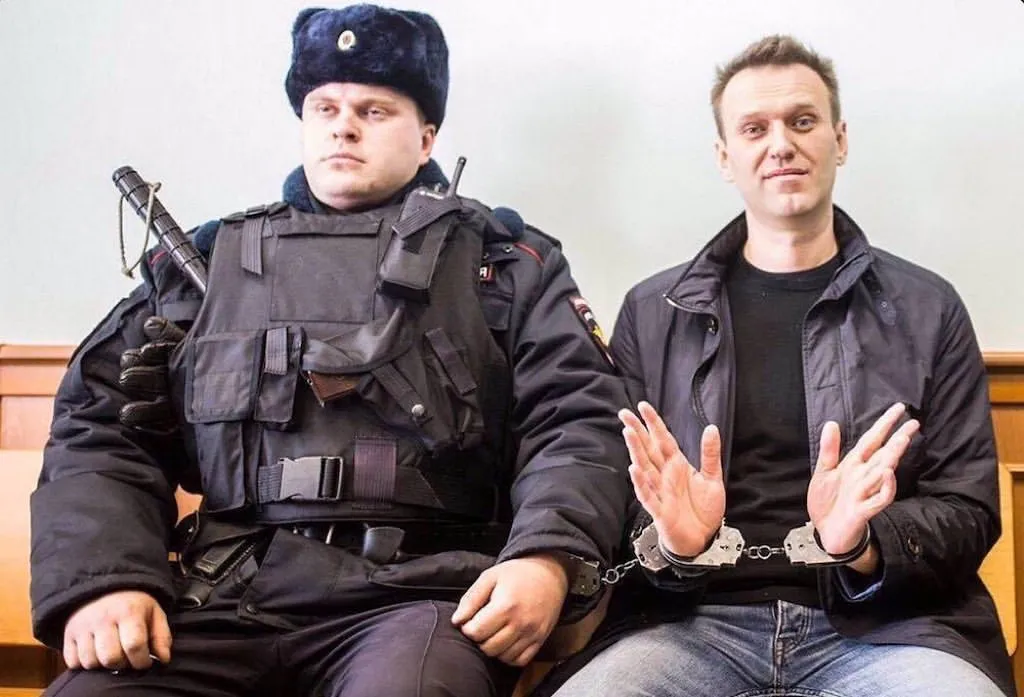 Тюрьма - лучшее место для тренировки выдержки. Здесь тебя постоянно пытаются…
