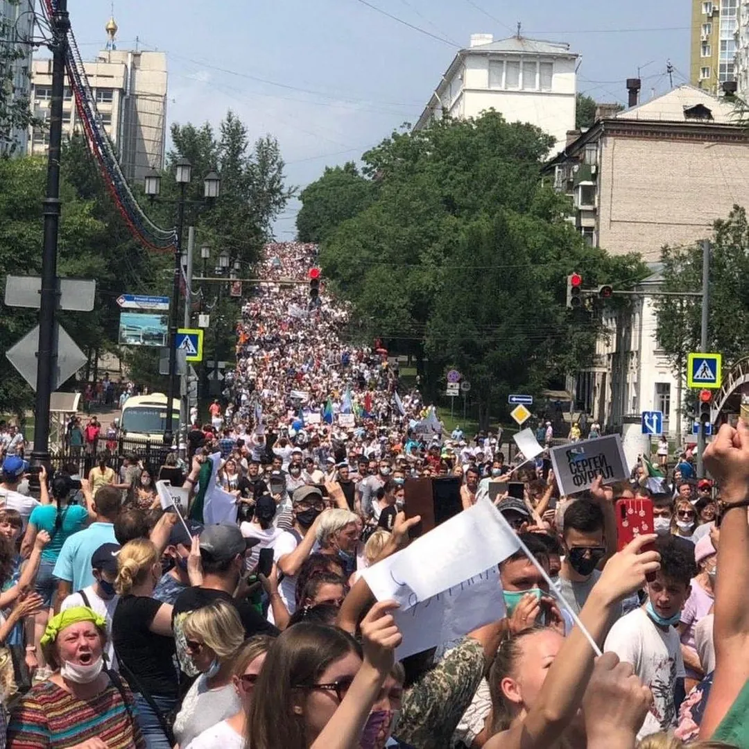 Прямо сейчас, где-то в подмосковном бункере сидит В.В.Путин, провозгласивший…