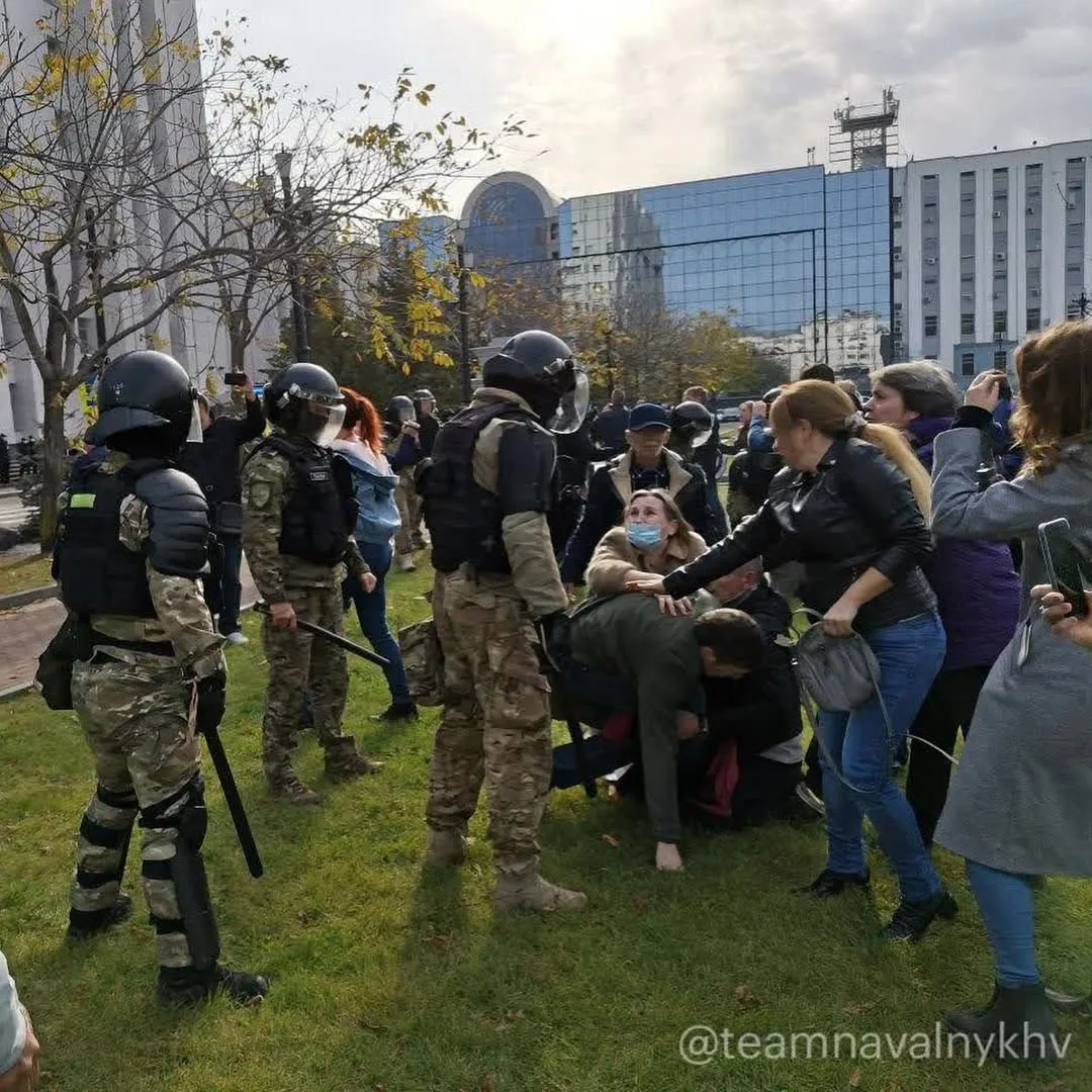Трусы, воры и негодяи.