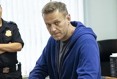 - Мамочки, ну и цены, - шепчу я и смотрю на прилавок в том же отчаянном ужасе,…