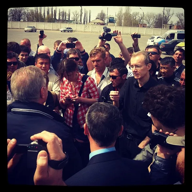 Stolyarov arrived at the strike. He is arguing with the drivers and Shein.