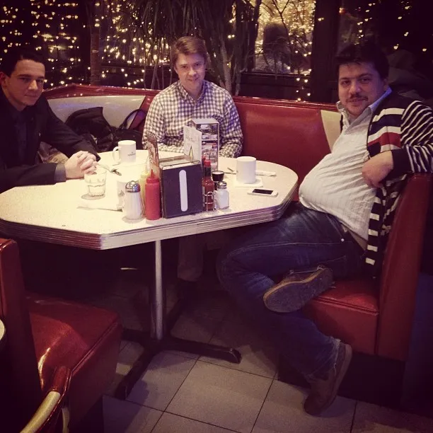 Кто начинает совещания в 8 утра, те 'Народный Альянс'