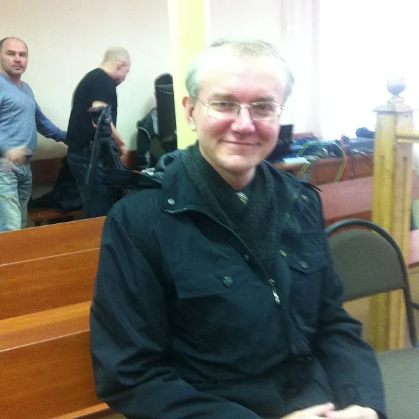 And here is support from Astrakhan: Oleg Shein has arrived at the court hearing.