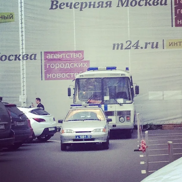 Хахаха. У Москвы-24 дежурит автобус с ОМОНом. Левичева охраняют