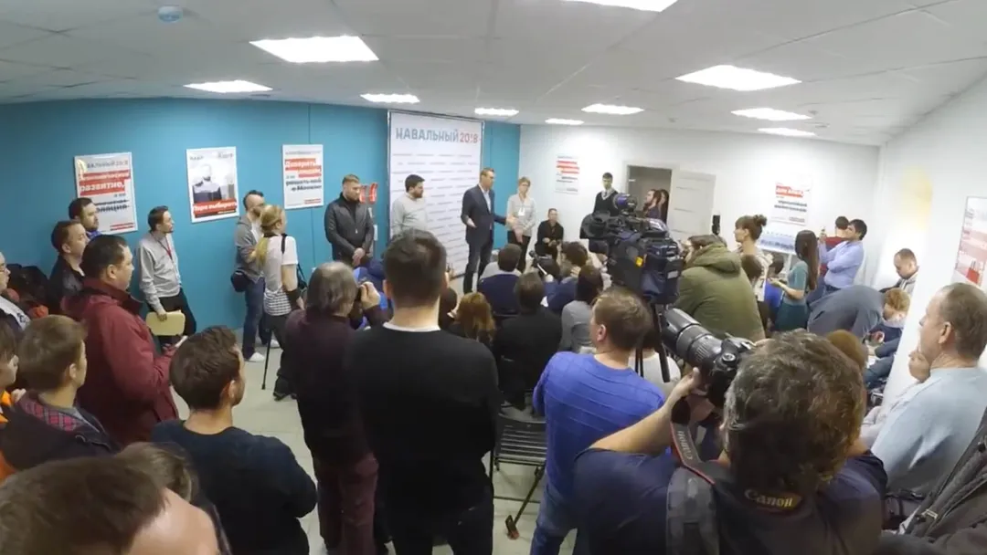 Пресс-конференция Алексея Навального на  открытии штаба в Казани